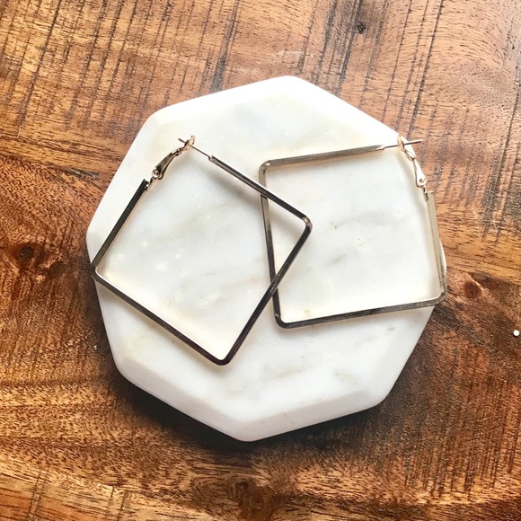 18K Gold Square Geometric Hoop Minimalist Earrings - Picture 3 of 3